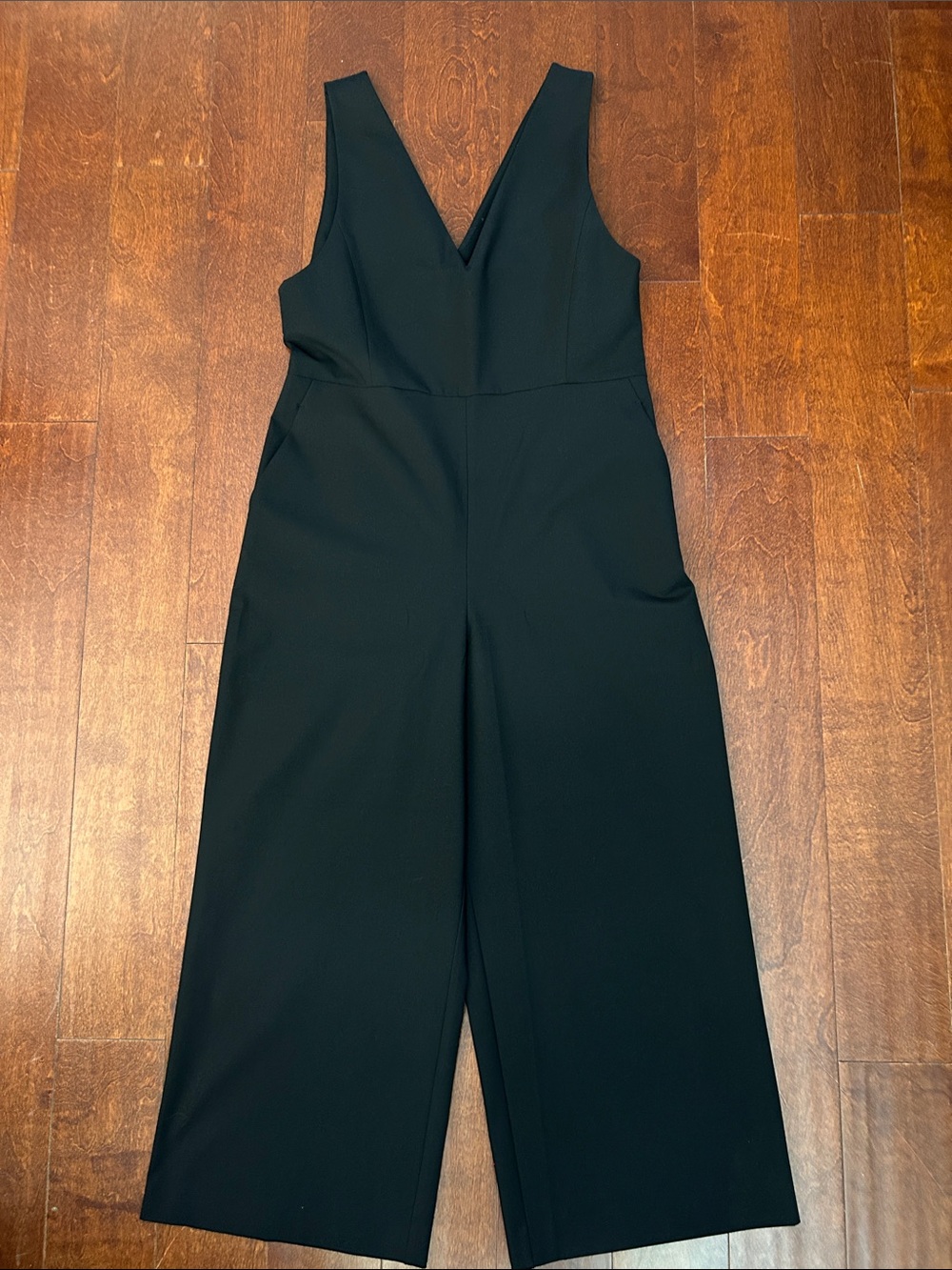 Uniqlo Black V-Neck Wide-Leg Jumpsuit, Perfect Fall Layering Piece, Size Medium